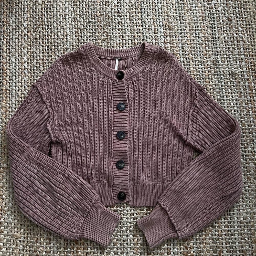 Cropped Rib-Knit Cardigan Sweater in Dusty Mauve